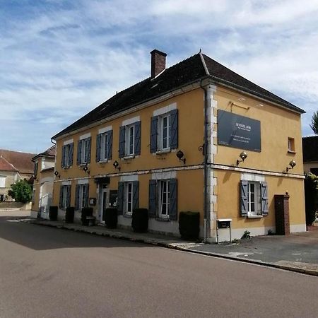 Logis Hotel & Restaurant Le Soleil D'Or Montigny-la-Resle Εξωτερικό φωτογραφία