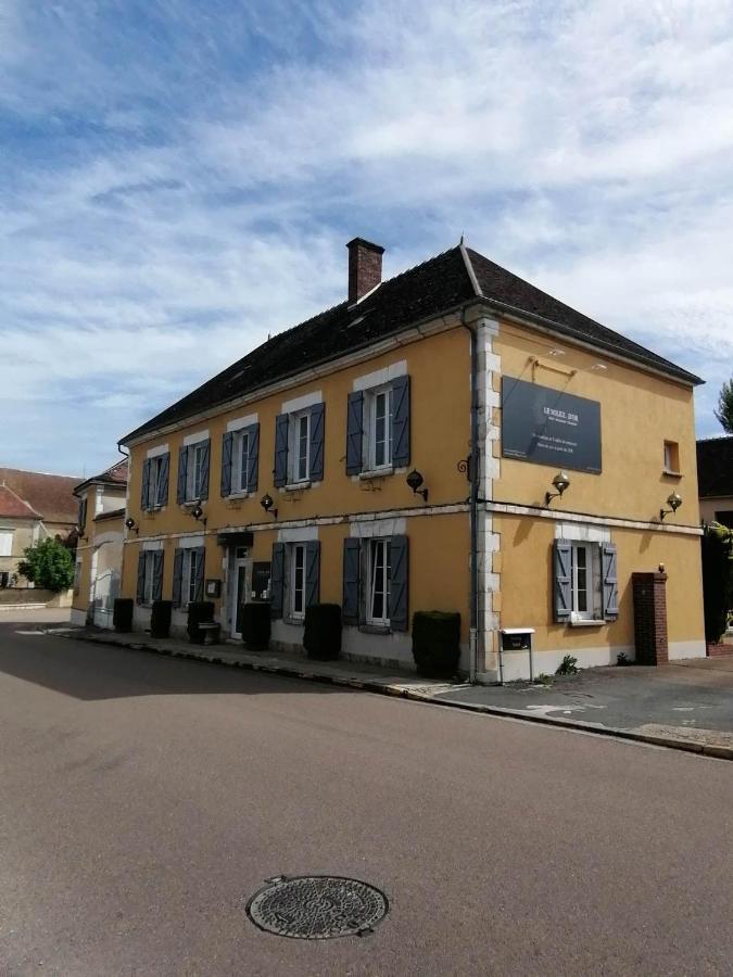 Logis Hotel & Restaurant Le Soleil D'Or Montigny-la-Resle Εξωτερικό φωτογραφία