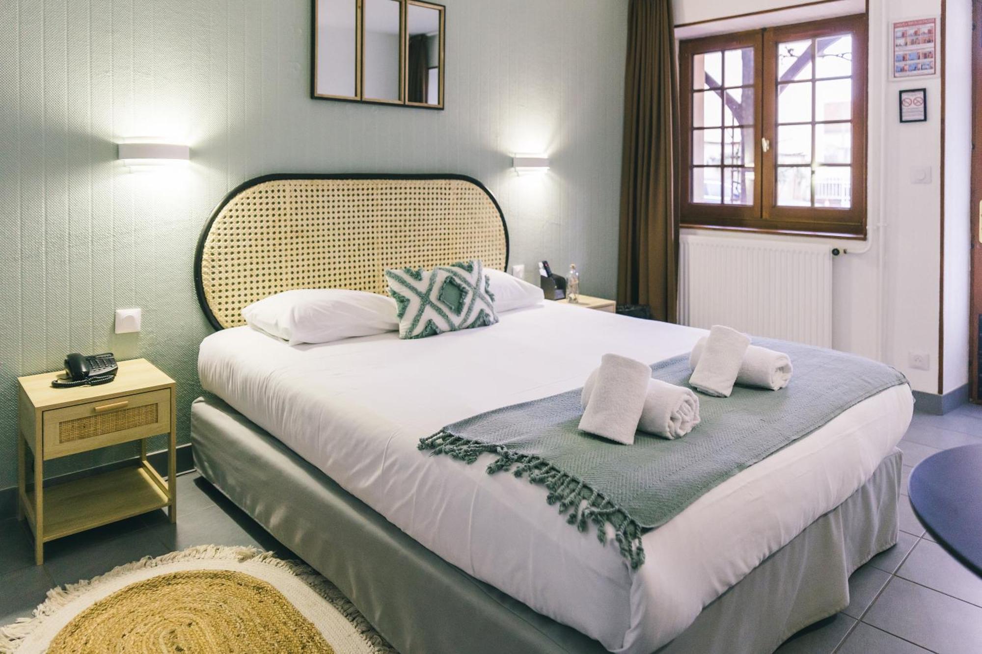 Logis Hotel & Restaurant Le Soleil D'Or Montigny-la-Resle Εξωτερικό φωτογραφία