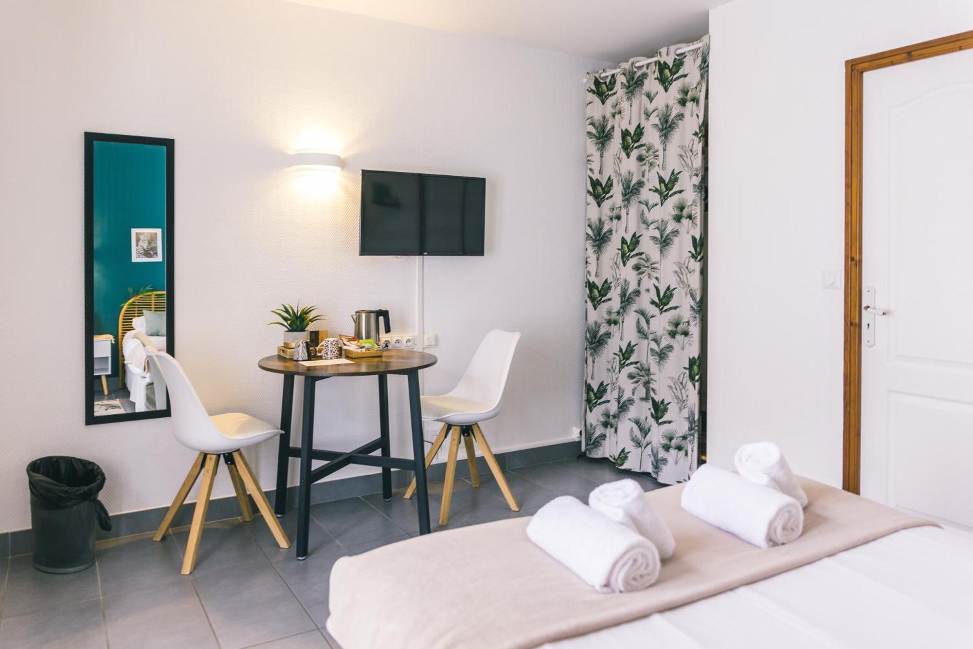 Logis Hotel & Restaurant Le Soleil D'Or Montigny-la-Resle Εξωτερικό φωτογραφία