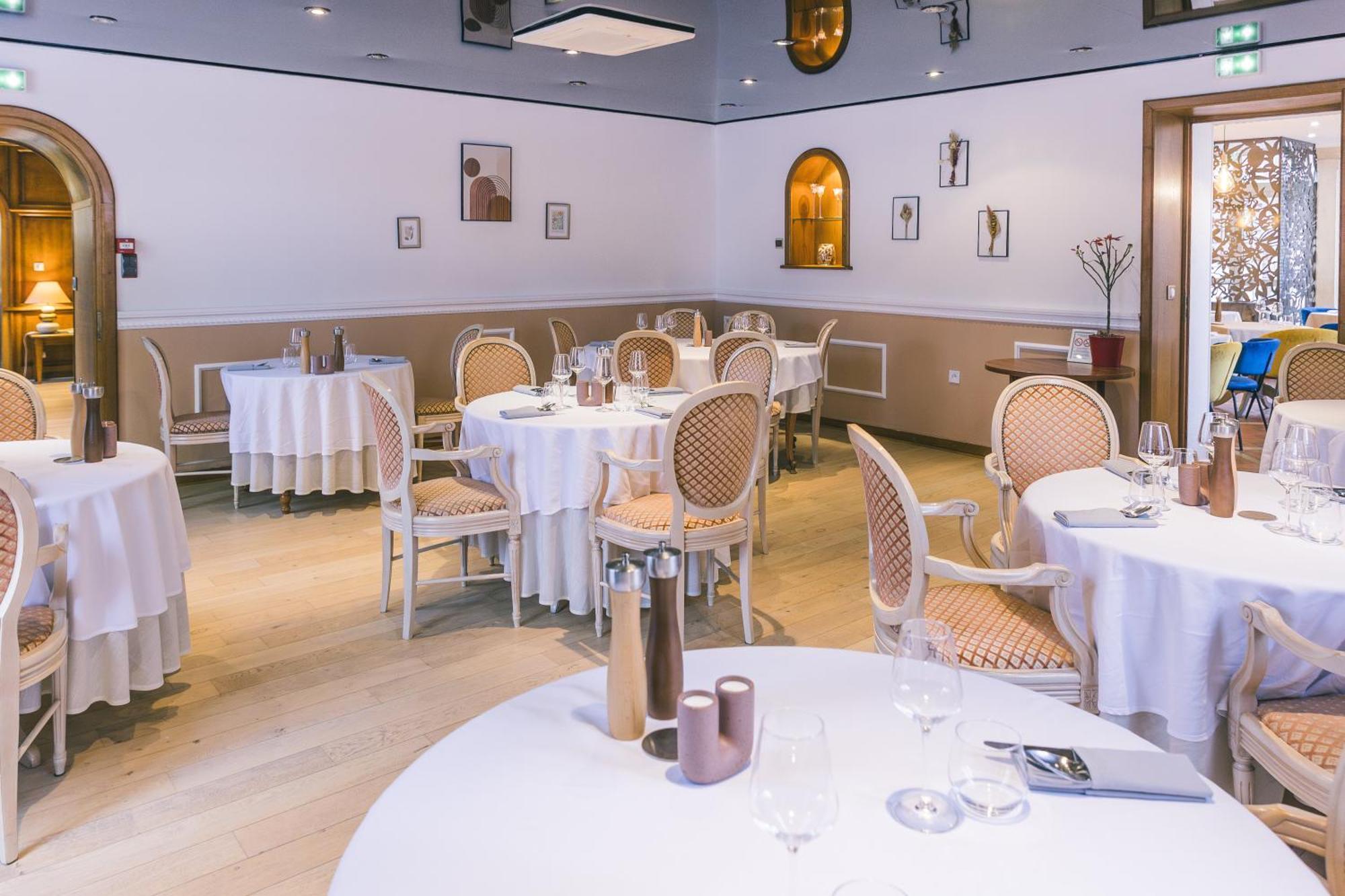 Logis Hotel & Restaurant Le Soleil D'Or Montigny-la-Resle Εξωτερικό φωτογραφία