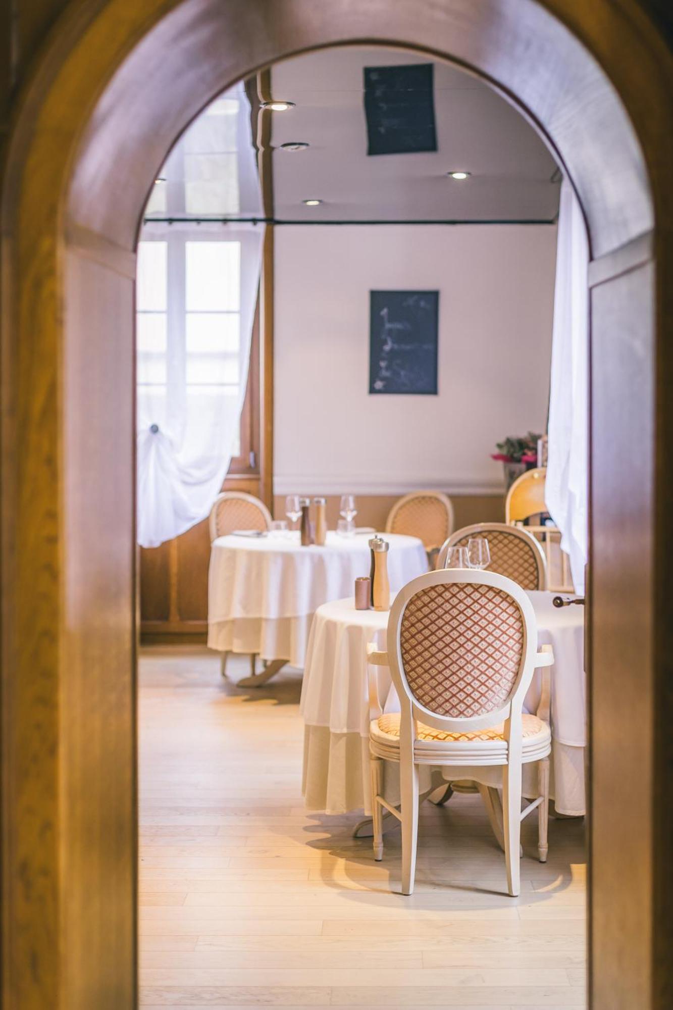 Logis Hotel & Restaurant Le Soleil D'Or Montigny-la-Resle Εξωτερικό φωτογραφία