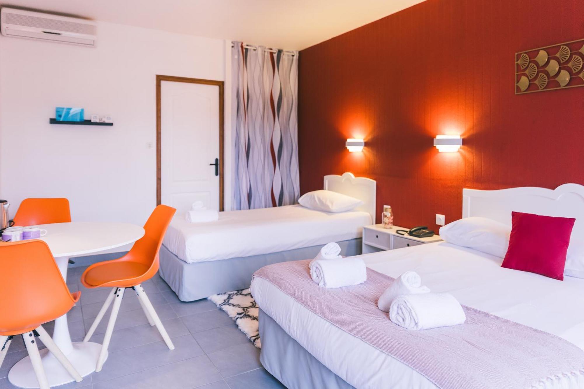 Logis Hotel & Restaurant Le Soleil D'Or Montigny-la-Resle Εξωτερικό φωτογραφία