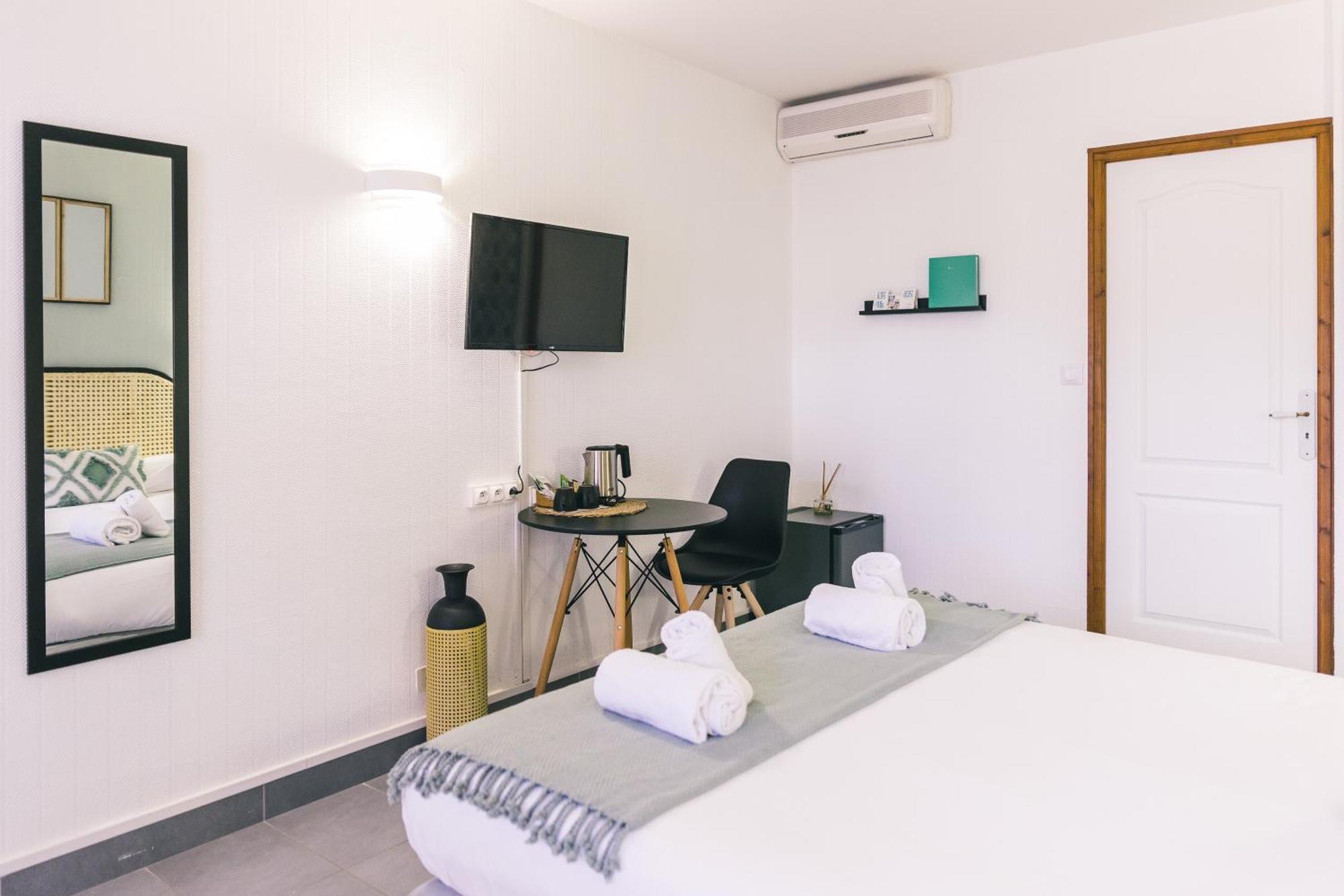 Logis Hotel & Restaurant Le Soleil D'Or Montigny-la-Resle Εξωτερικό φωτογραφία