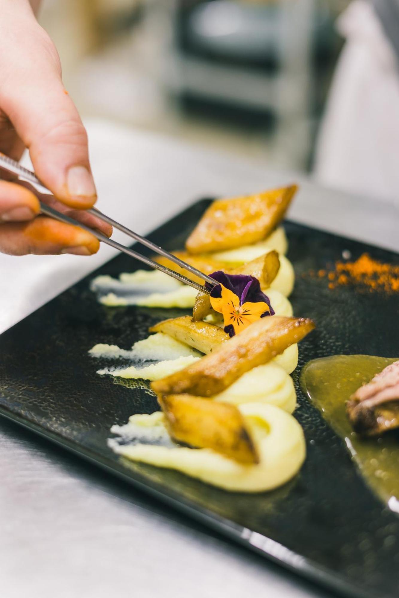 Logis Hotel & Restaurant Le Soleil D'Or Montigny-la-Resle Εξωτερικό φωτογραφία